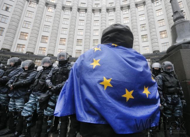 Premiér Fico váha v otázke Ukrajiny, upozorňujú frešovci