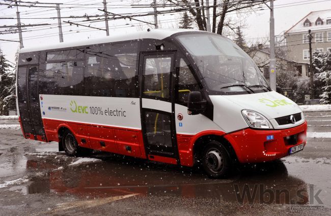 Po Bratislave sa preháňa nový elektrobus, DPB ho testuje