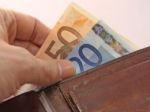 Preddavky na daň z príjmov sa budú platiť od 2500 eur