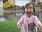 Video: Dieťa vidí po prvýkrát dážď