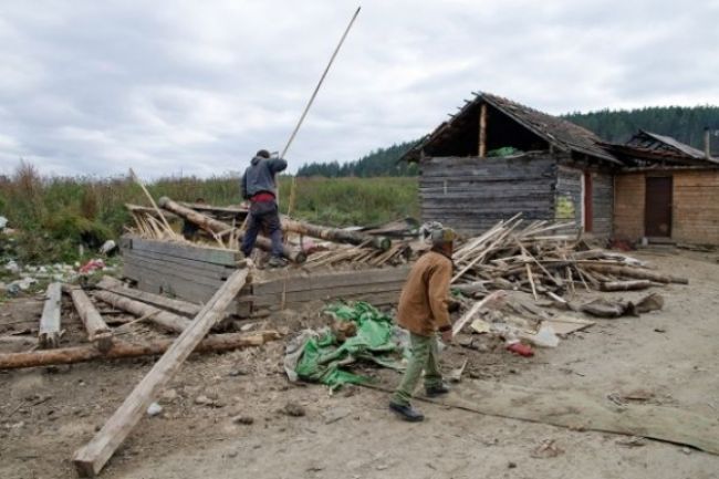 Rómovia vlani dostali na stavbu domov stovky tisíc eur