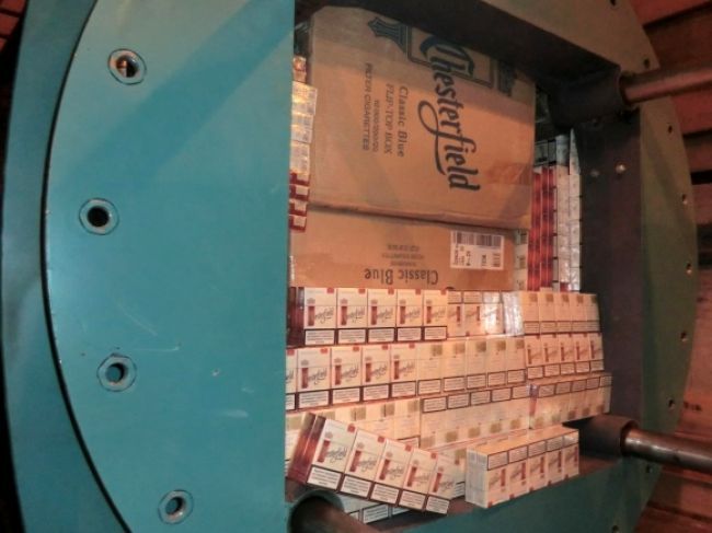 Ozbrojenci chránili poľský kamión s miliónmi kusov cigariet