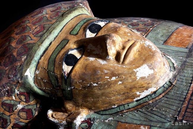 Španielskym archeológom sa v Egypte podarilo objaviť 3600-ročnú múmiu