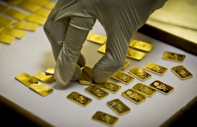 Ceny zlata posilnili, môže za to oslabený dolár