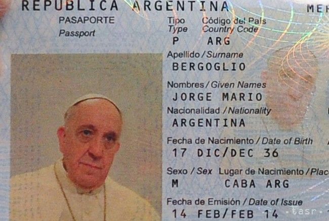 Pápež František má nový argentínsky pas