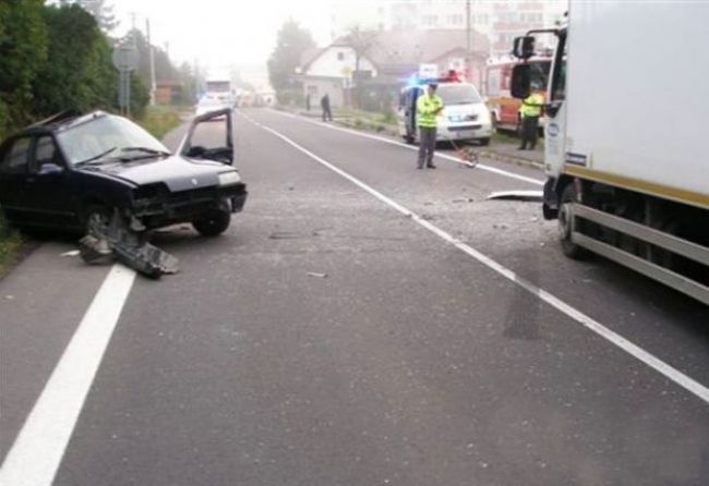 V Malackách sa zrazil nákladiak s autom, štyria sú zranení