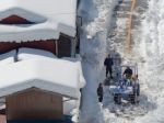 Japoncov zabíja padajúci sneh a dusí plyn v autách