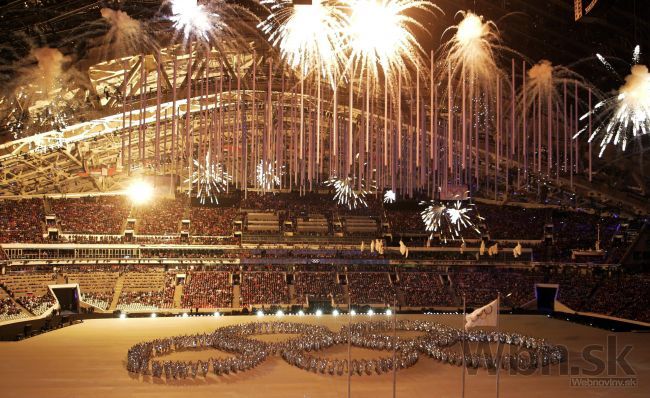 Olympiáda sa skončila, oheň v Soči zhasil jeden z maskotov