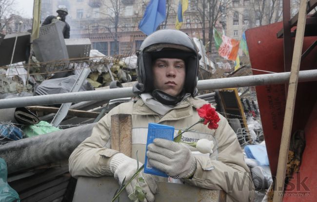 Janukovyč zmizol, Kyjev na neho vypísal zatykač