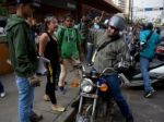 Doprava v Caracase zastala, opozícia zablokovala cesty