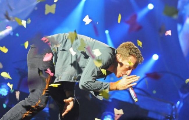 Kapela Coldplay zverejnila mystickú skladbu s videom v lese
