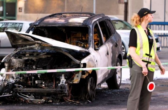 V Bratislave horeli štyri autá, v Seredi ďalšie dve