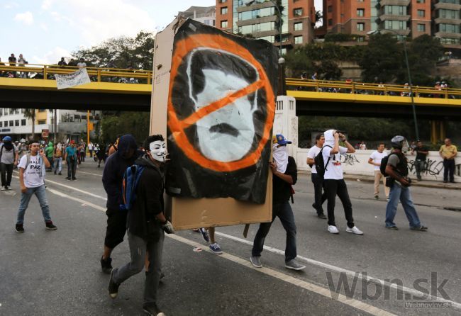 Napätie narastá, vo Venezuele protestujú stovky študentov