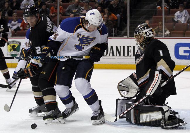Video: 'Kosatky' sa v NHL trápia, Hiller vychytal shutout