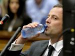 Atlét Oscar Pistorius na súde vyhlásil, že priateľku nezabil
