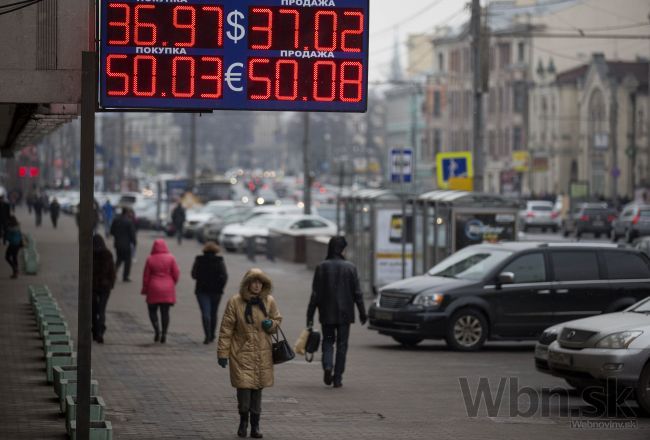 Ruský rubeľ prudko padá, Ukrajina sa zásobuje plynom
