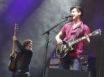 Arctic Monkeys zverejnili čiernobiely klip k piesni Arabella