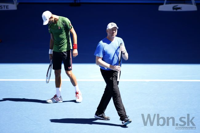 Becker neučí hrať Djokoviča ľavou rukou, ako by ľudia čakali
