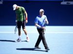 Becker neučí hrať Djokoviča ľavou rukou, ako by ľudia čakali