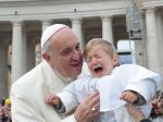 Pápež bude hviezdou časopisu, vydá mu ho Berlusconi