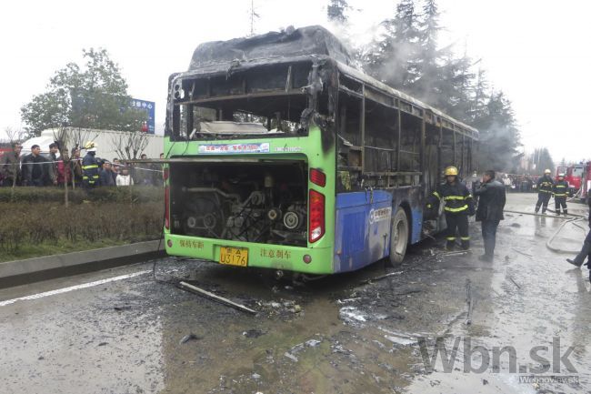 Tragédia v Číne, v preplnenom autobuse zhorelo 10 ľudí