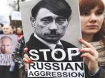 Putin je ako Hitler v Československu, tvrdí Clintonová