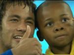 Video: Neymar sa vyfotil s chlapcom