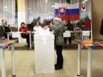 Voličské preukazy si už vybavili stovky Slovákov