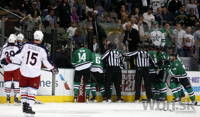 Video: Dráma v NHL, Peverleymu museli dávať umelé dýchanie