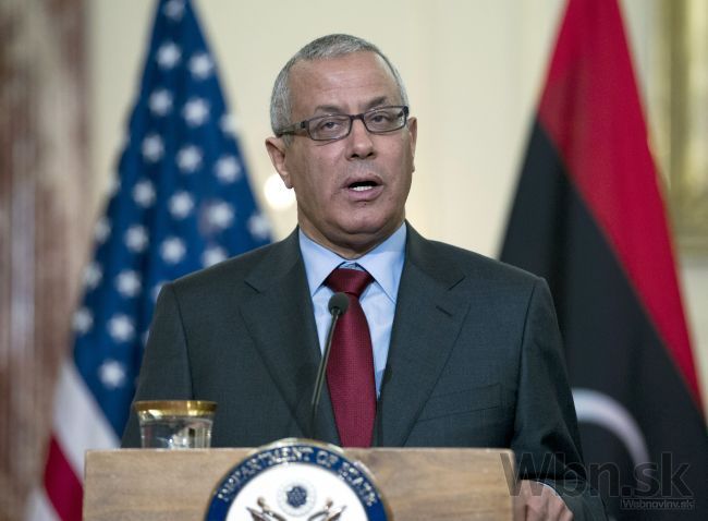 Zvrhnutý premiér Líbye hľadá útočisko, mieri do Európy