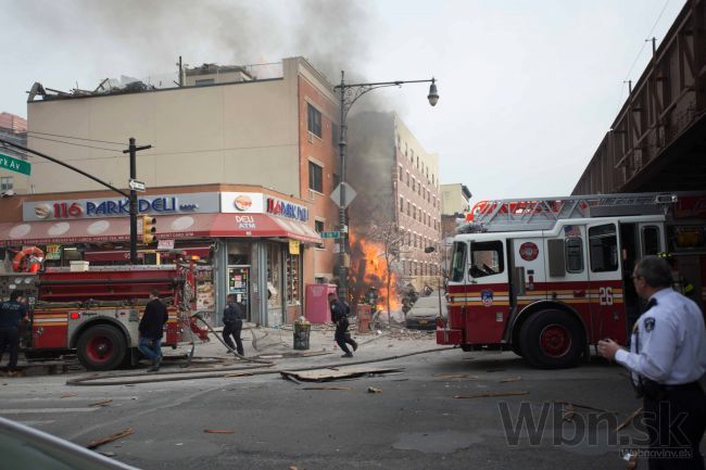 Video: Explózia v New Yorku zrútila dve budovy, hlásia obete