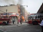 Video: Explózia v New Yorku zrútila dve budovy, hlásia obete