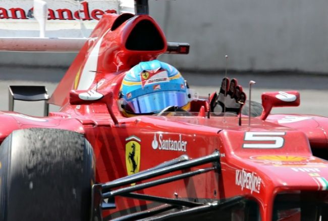 Zostaňme pokojní, chlácholí Fernando Alonso Ferrari