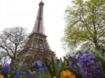 Paríž prepisuje históriu, o miesto starostu sa pobijú ženy