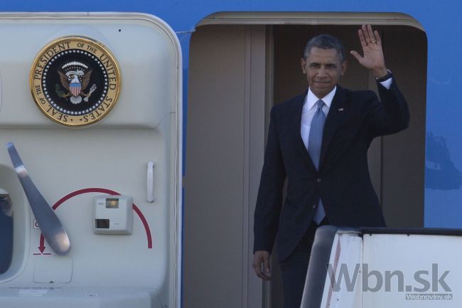 Barack Obama priletel do Európy, štartuje svoje turné