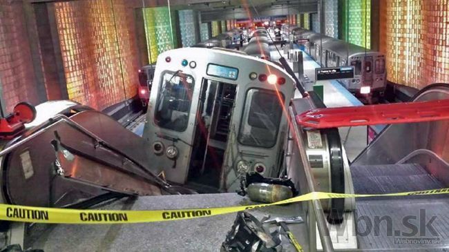 Video: Chicagské metro šlo prirýchlo, skončilo na eskalátore
