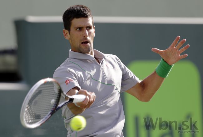 Djokovič postúpil v Miami do semifinále, Federer vypadol