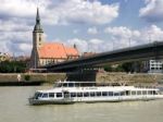 Bratislava predáva akcie v Slovenskej plavbe a prístavoch