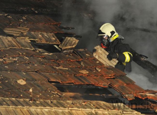 Poplach v Líščom údolí, strecha domu sa ocitla v plameňoch