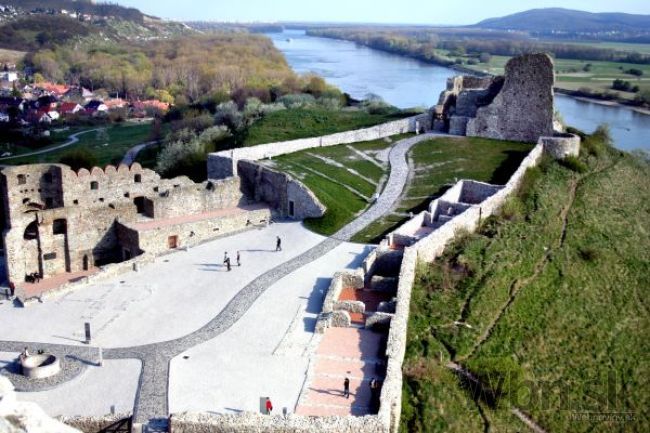 Bratislava chce obnoviť hrad Devín, pomôcť majú nórske fondy