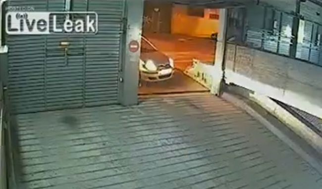 Video: Keď vás zastavia garážové dvere