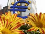 Prisilné euro oslabilo voči doláru aj oproti jenu