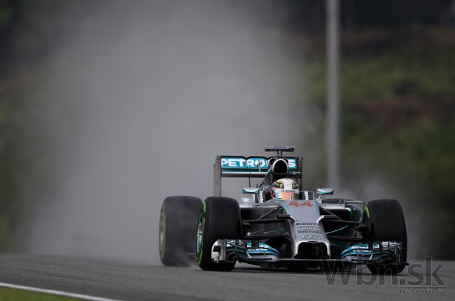 Pole position na VC Malajzie ukoristil Lewis Hamilton