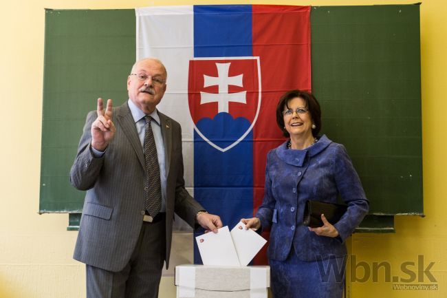 Končiaci prezident Gašparovič odvolil, čaká tesný výsledok