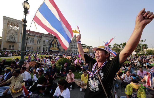 Video: Davy nespokojných Thajčanov zas pochodovali Bangkokom