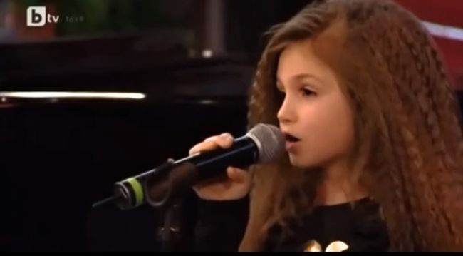 Video: 9-ročná speváčka má ozajstný talent