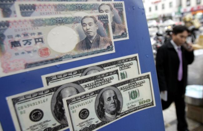 Euro aj dolár stagnovali voči jenu