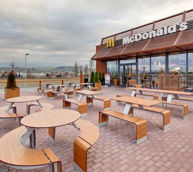 V Rusku by sa mali zatvoriť reštaurácie McDonald\'s, žiada Žirinovskij