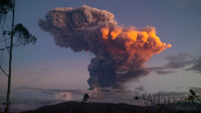 Video: Sopka chrlí popol do výšky desiatich kilometrov