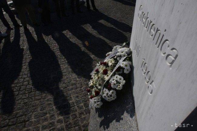 Pozostalí obetí masakry v Srebrenici podali žalobu na holandskú vládu